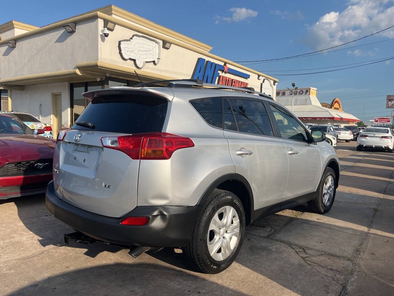 Toyota RAV4 Vehicle Image 05