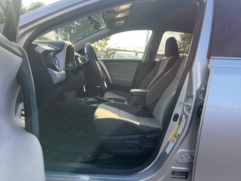 Toyota RAV4 Vehicle Image 07