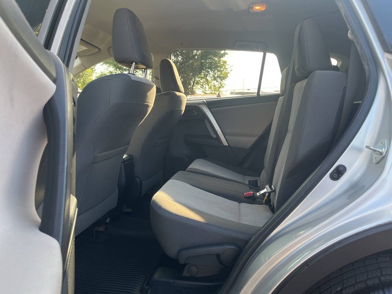 Toyota RAV4 Vehicle Image 08