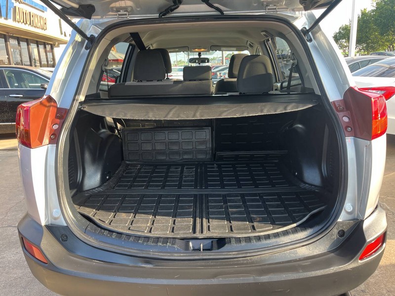 Toyota RAV4 Vehicle Image 09