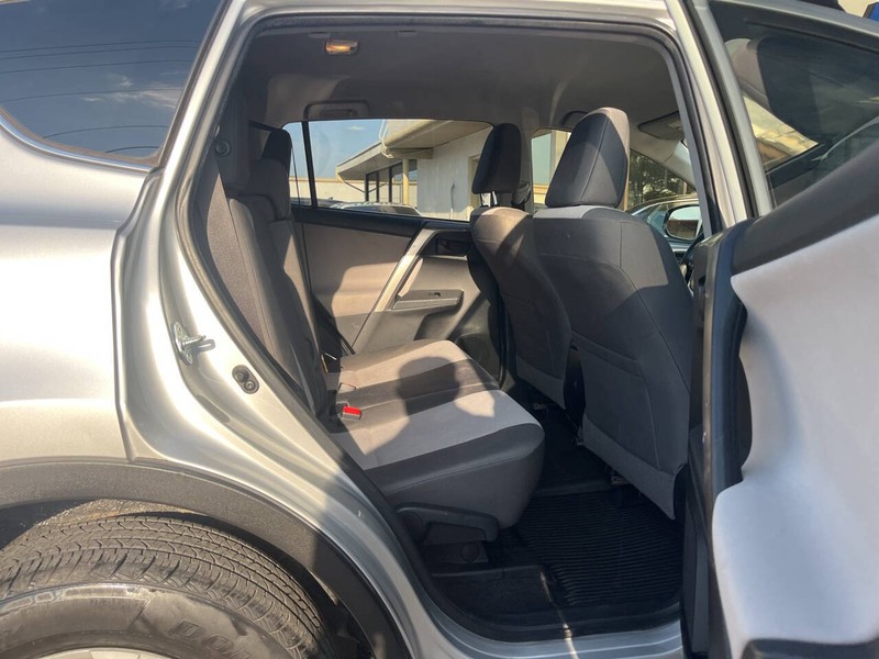 Toyota RAV4 Vehicle Image 10