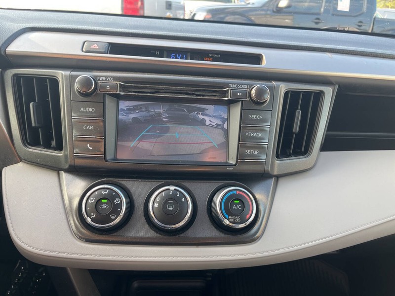Toyota RAV4 Vehicle Image 12
