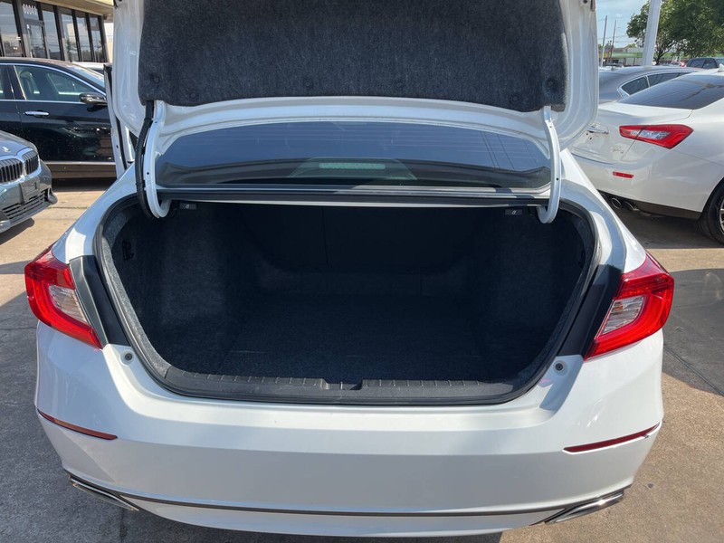 Honda Accord Sedan Vehicle Image 11