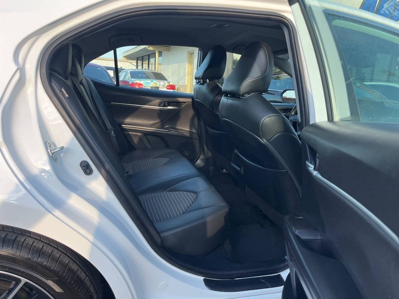 Toyota Camry Vehicle Image 09