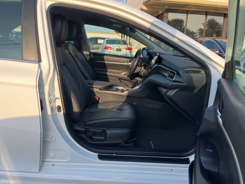 Toyota Camry Vehicle Image 10