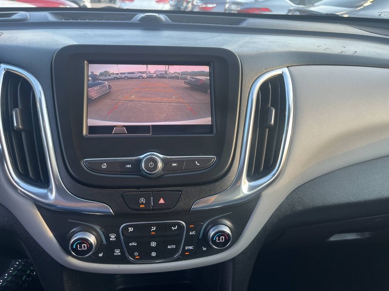 Chevrolet Equinox Vehicle Image 12