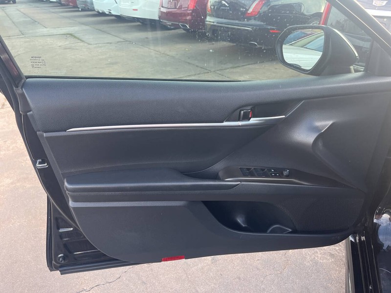Toyota Camry Vehicle Image 05