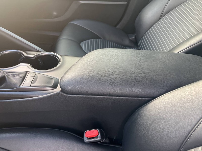 Toyota Camry Vehicle Image 12