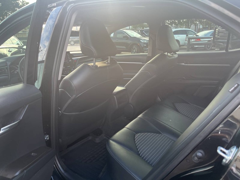 Toyota Camry Vehicle Image 14