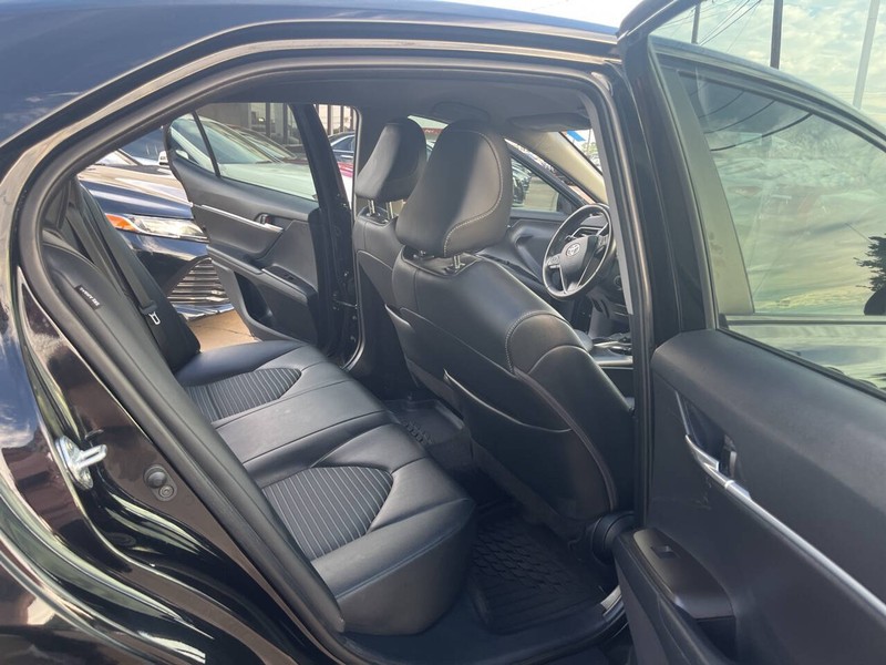 Toyota Camry Vehicle Image 17
