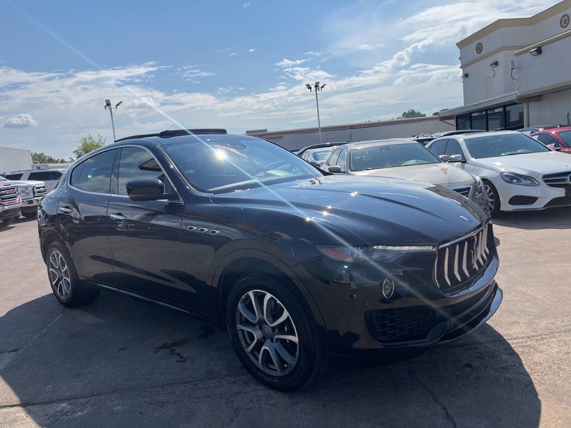 Maserati Levante Vehicle Image 02