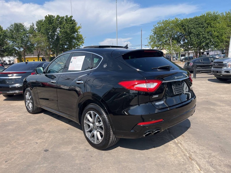 Maserati Levante Vehicle Image 04