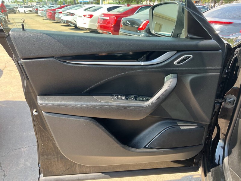 Maserati Levante Vehicle Image 06