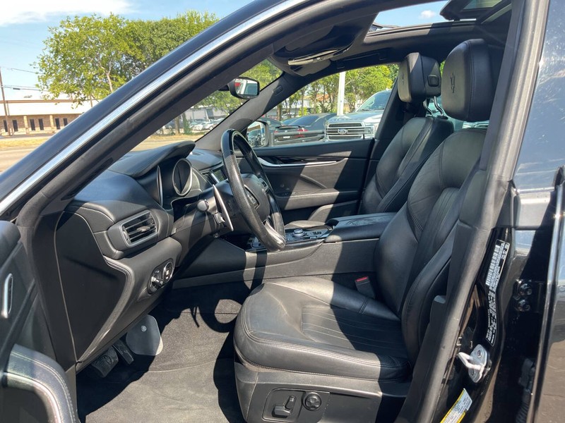Maserati Levante Vehicle Image 08