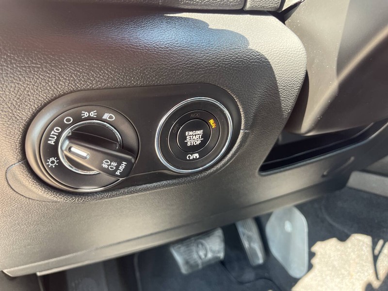 Maserati Levante Vehicle Image 09