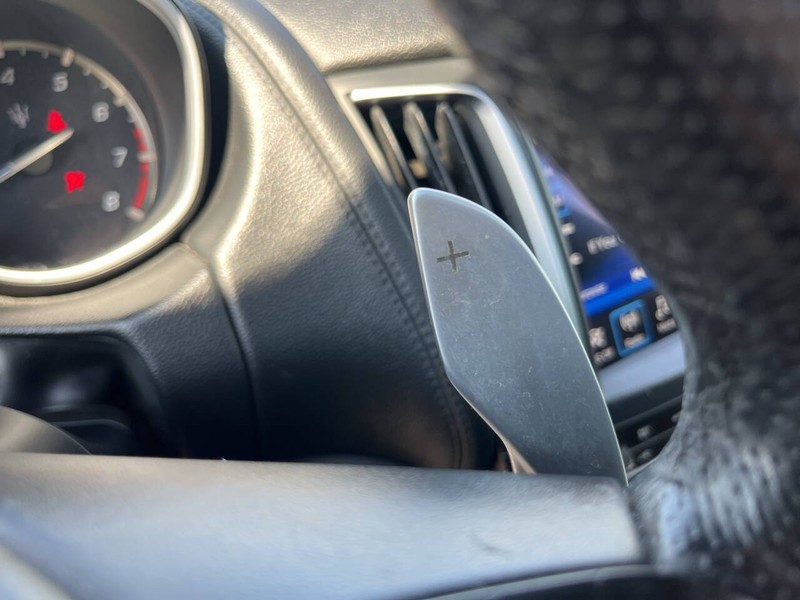 Maserati Levante Vehicle Image 11