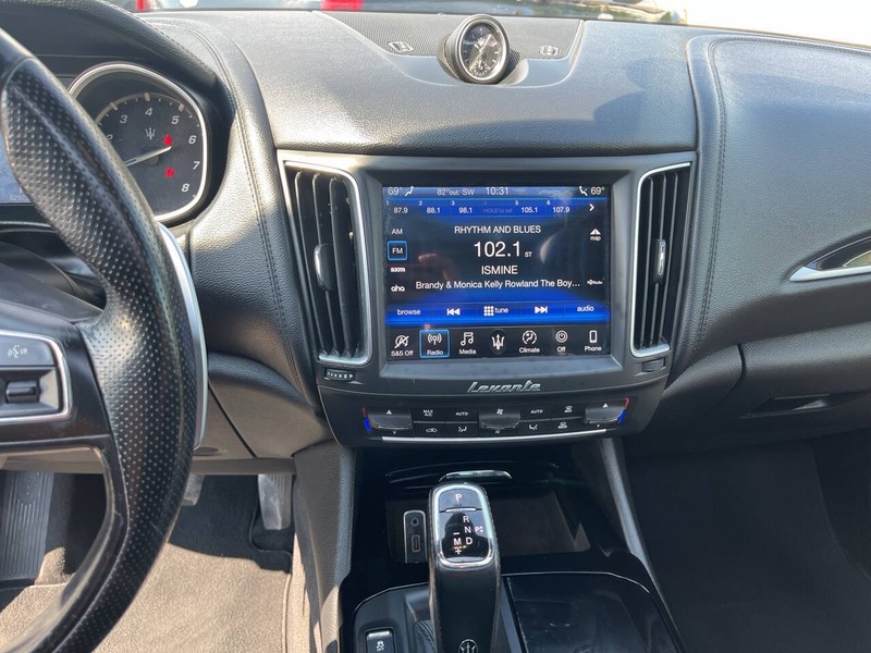 Maserati Levante Vehicle Image 13