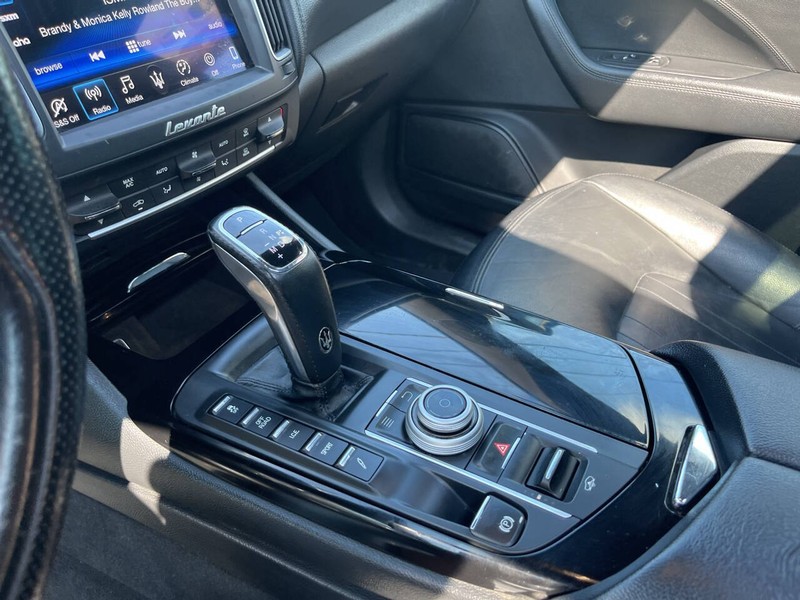 Maserati Levante Vehicle Image 14
