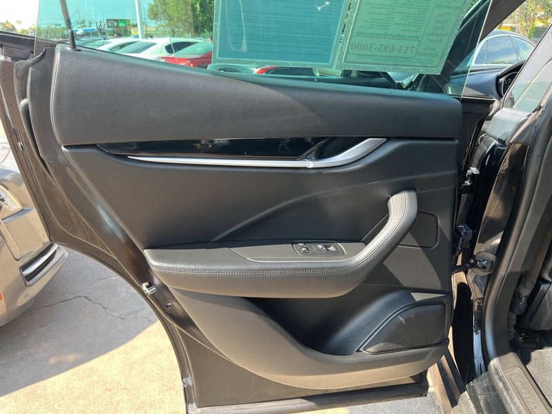 Maserati Levante Vehicle Image 16