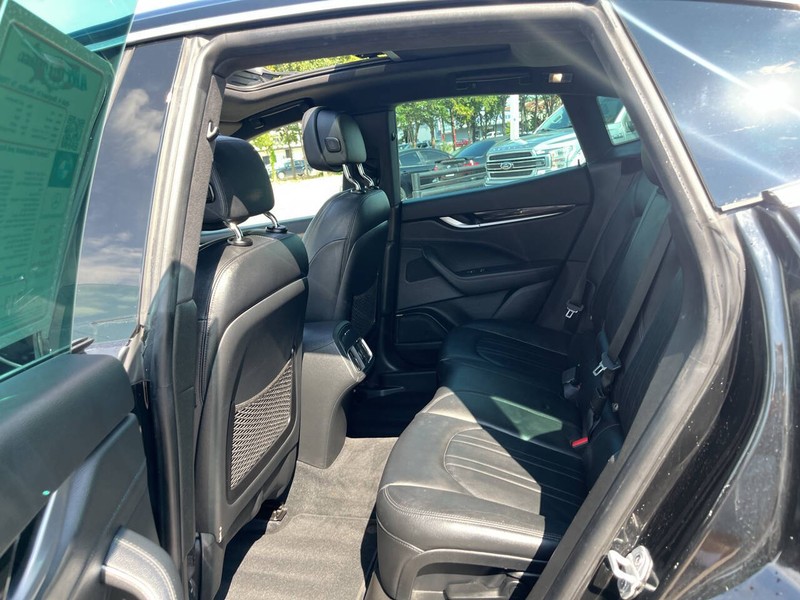 Maserati Levante Vehicle Image 18