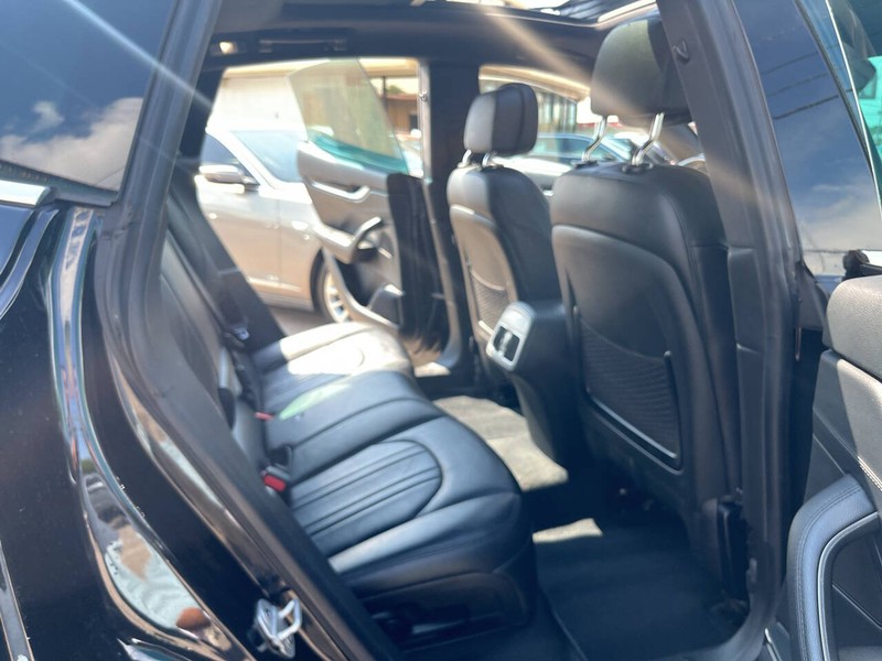 Maserati Levante Vehicle Image 21