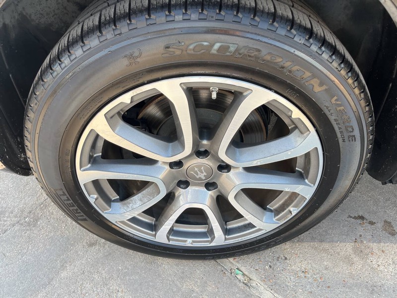 Maserati Levante Vehicle Image 23