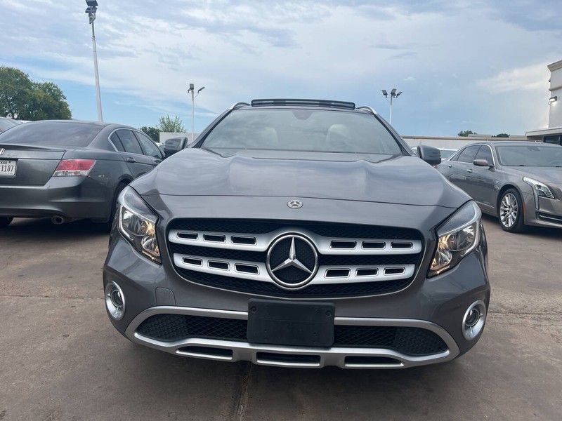 Mercedes-Benz GLA Vehicle Image 02