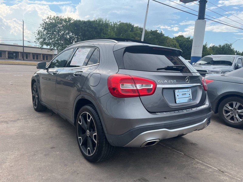 Mercedes-Benz GLA Vehicle Image 04