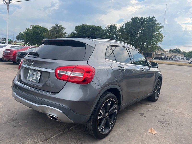 Mercedes-Benz GLA Vehicle Image 06