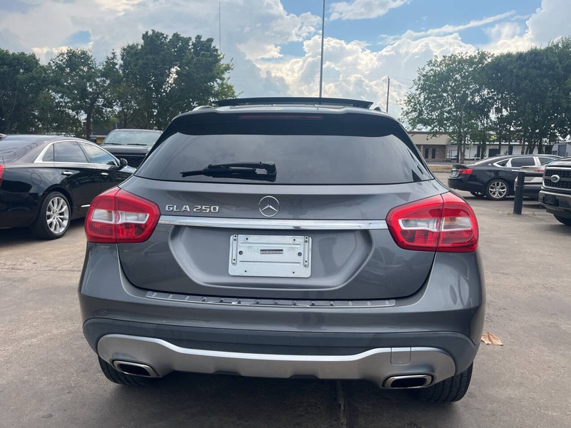 Mercedes-Benz GLA Vehicle Image 07