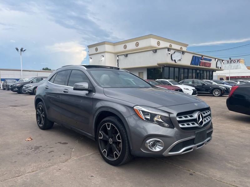 Mercedes-Benz GLA Vehicle Image 09