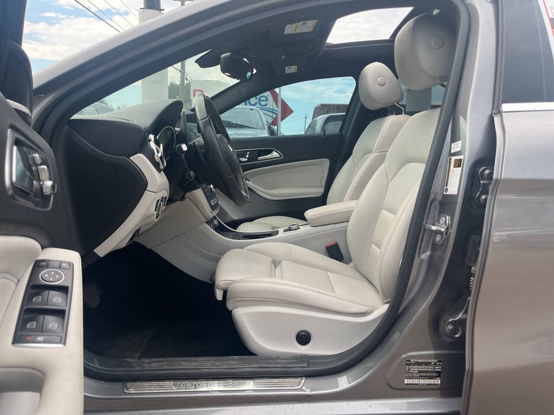 Mercedes-Benz GLA Vehicle Image 10