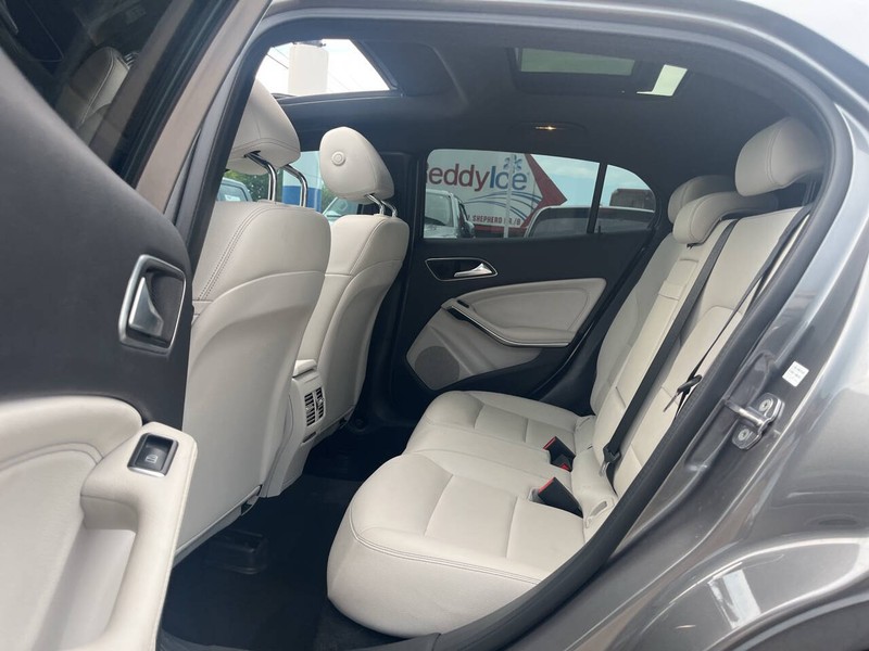 Mercedes-Benz GLA Vehicle Image 12