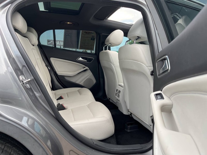 Mercedes-Benz GLA Vehicle Image 13