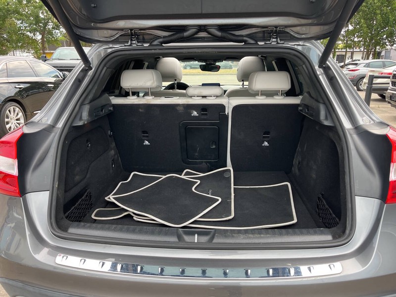 Mercedes-Benz GLA Vehicle Image 14