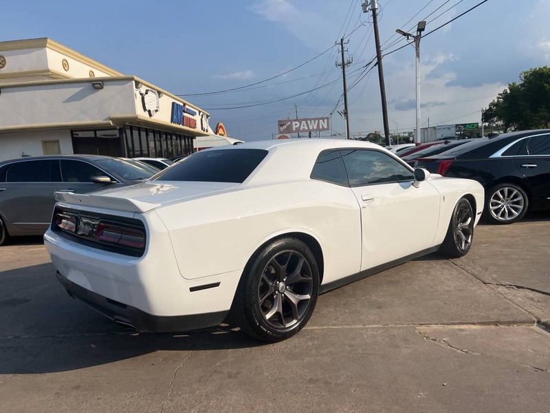 Dodge Challenger Vehicle Image 03