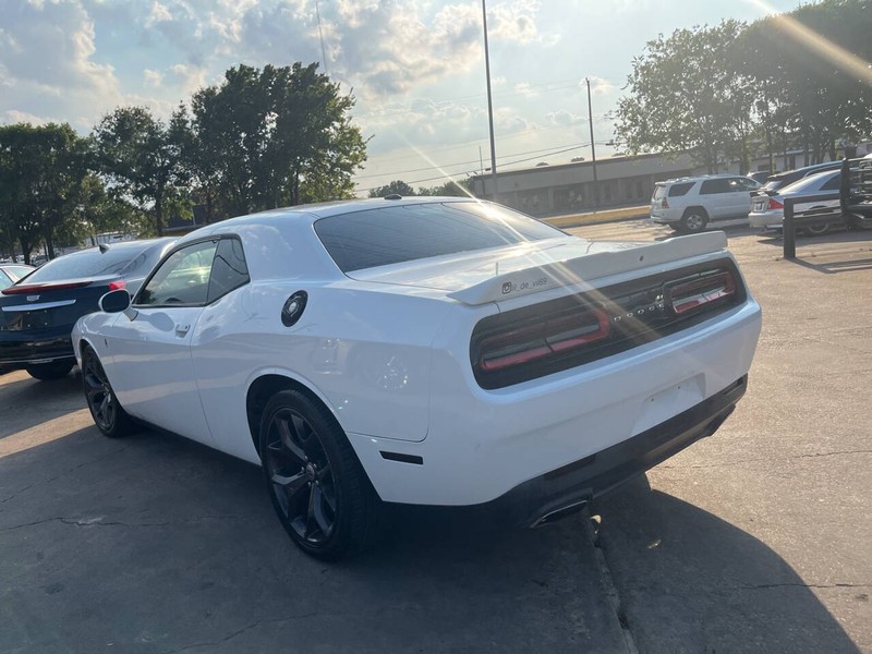 Dodge Challenger Vehicle Image 04