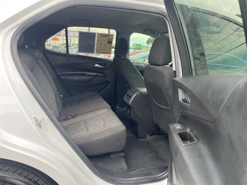 Chevrolet Equinox Vehicle Image 09