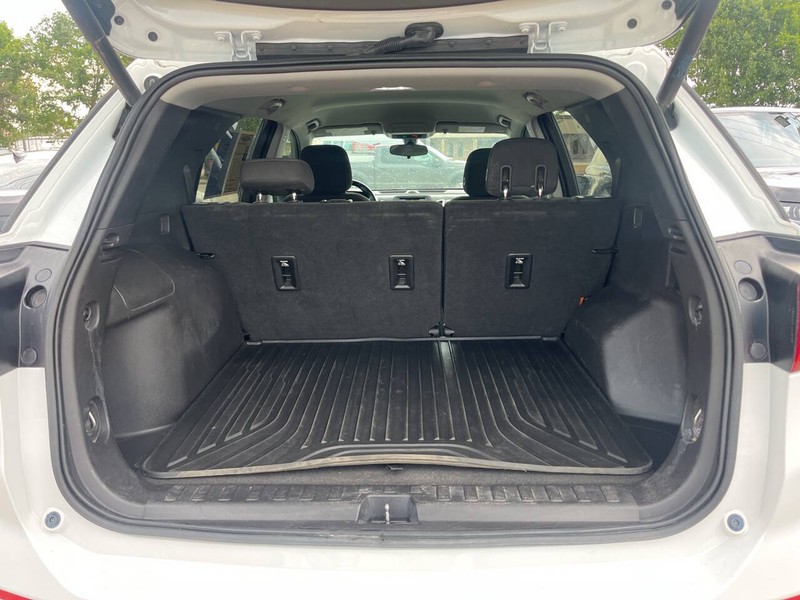 Chevrolet Equinox Vehicle Image 11