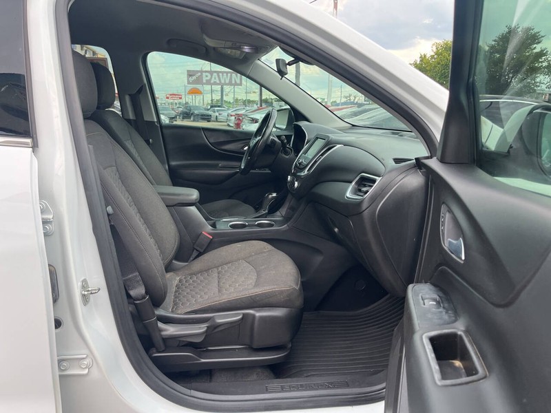 Chevrolet Equinox Vehicle Image 12