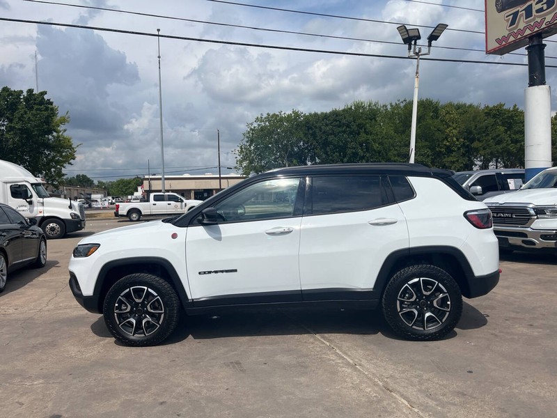 Jeep Compass Vehicle Image 03