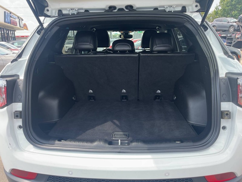 Jeep Compass Vehicle Image 11
