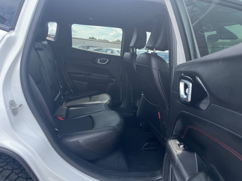 Jeep Compass Vehicle Image 12