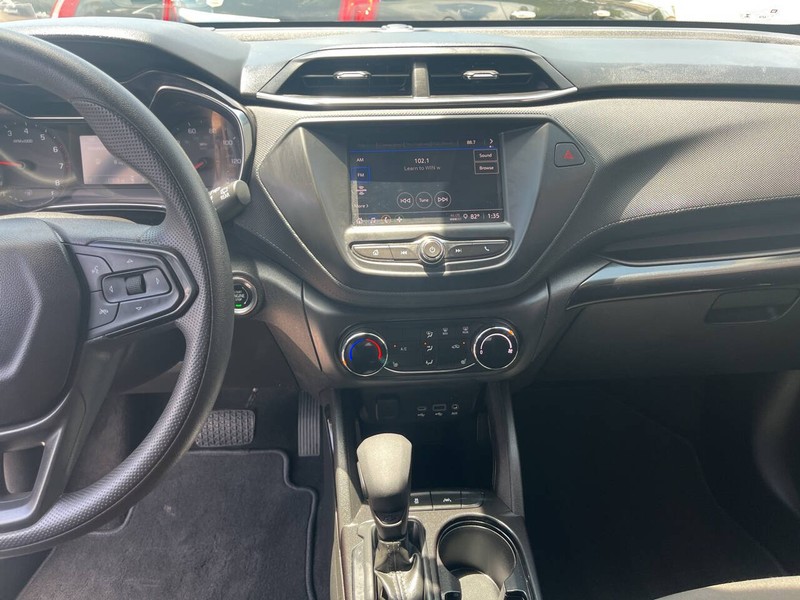 Chevrolet Trailblazer Vehicle Image 09