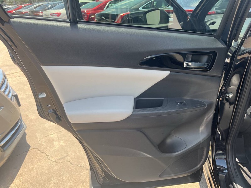 Mitsubishi Eclipse Cross Vehicle Image 17