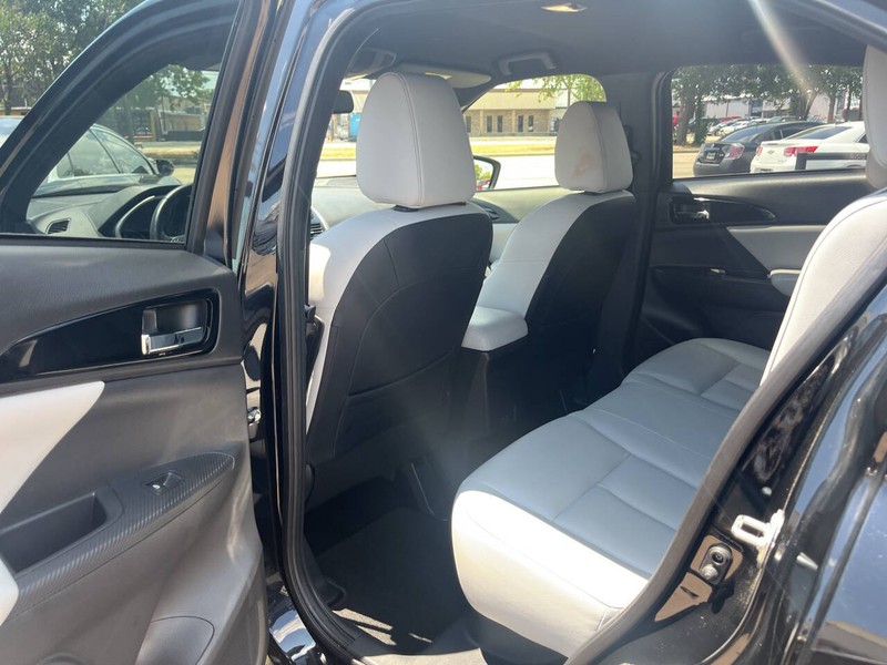 Mitsubishi Eclipse Cross Vehicle Image 18