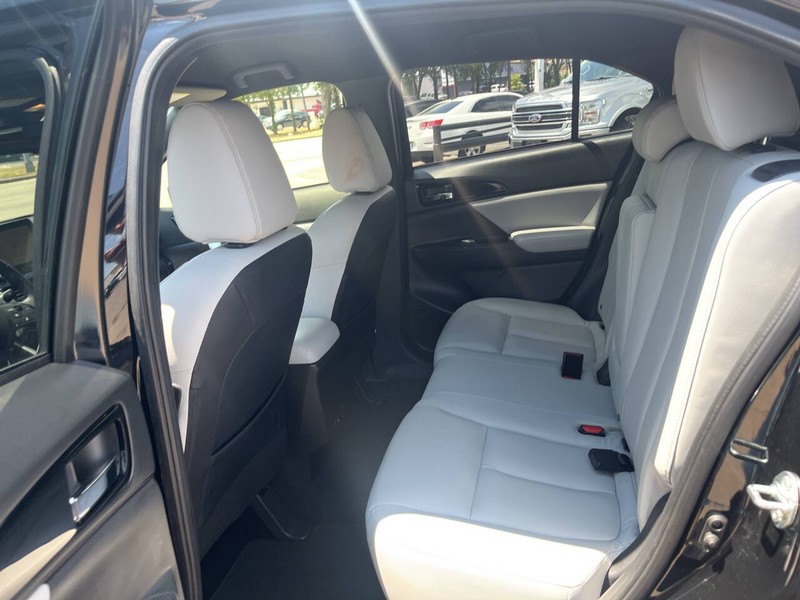 Mitsubishi Eclipse Cross Vehicle Image 19