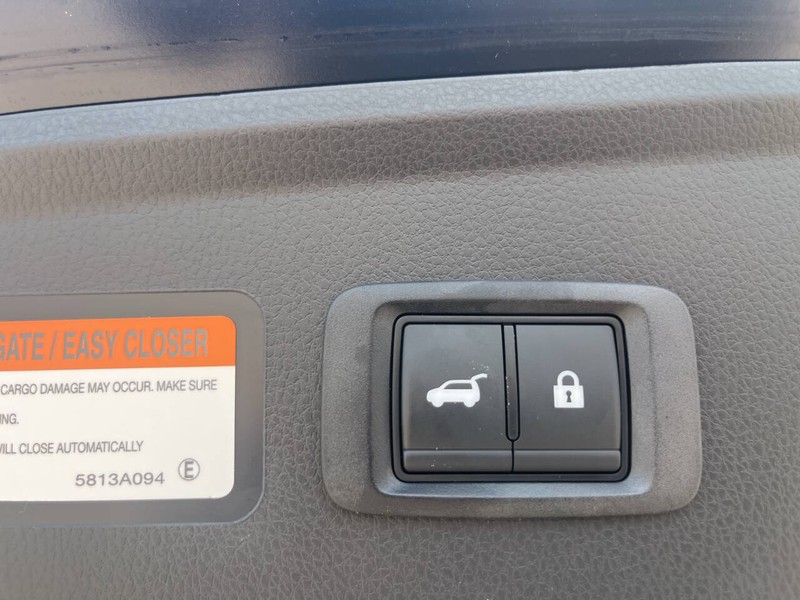 Mitsubishi Eclipse Cross Vehicle Image 21
