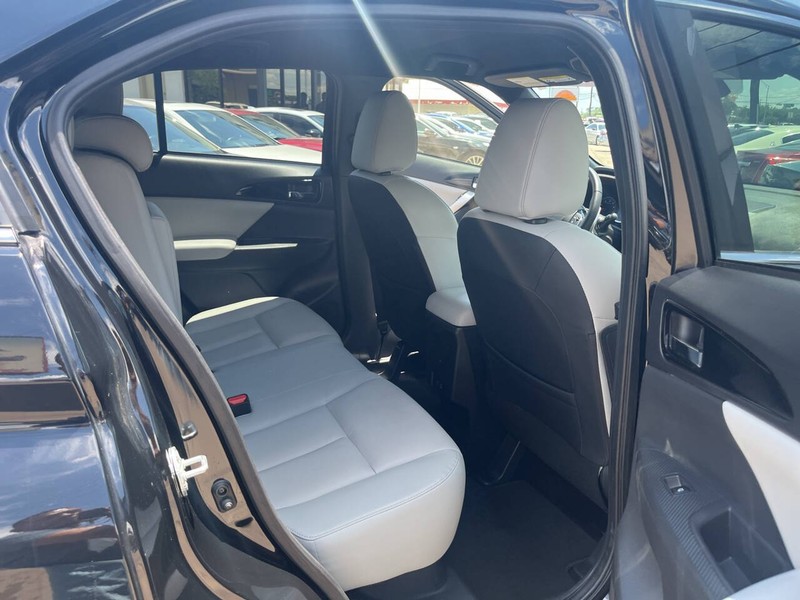 Mitsubishi Eclipse Cross Vehicle Image 23