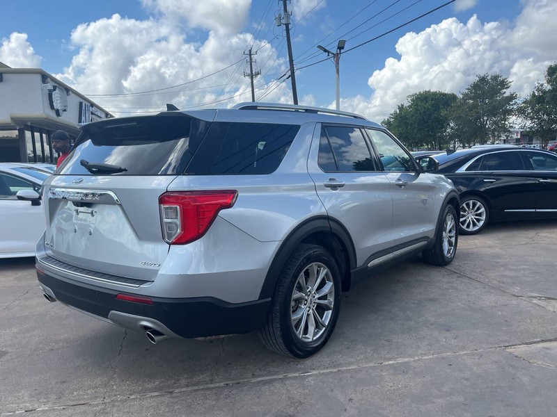 Ford Explorer Vehicle Image 03